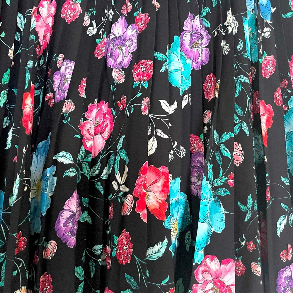Floral Pleated Skirt - Picture 3 of 3